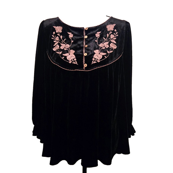 Umgee USA Embroidered Floral Velvet Top Blouse Black M runs large Boho - Picture 2 of 12